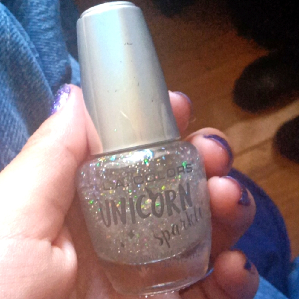 Glitter nail polish